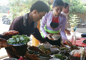 Ngày hội văn hóa ẩm thực Mường Bi 2011 -  tôn vinh giá trị văn hóa ẩm thực của người Mường. ảnh: H.D